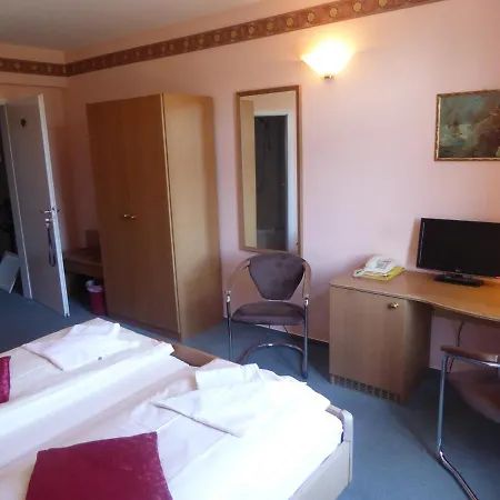 Koos Hotel