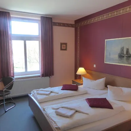 Koos Hotel